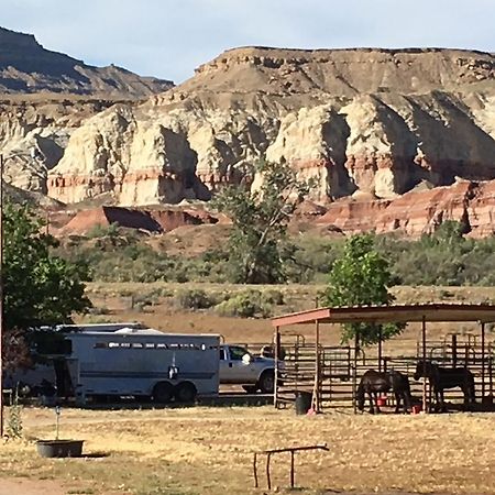 ホテルParia River Ranch ビッグ・ウォーター エクステリア 写真