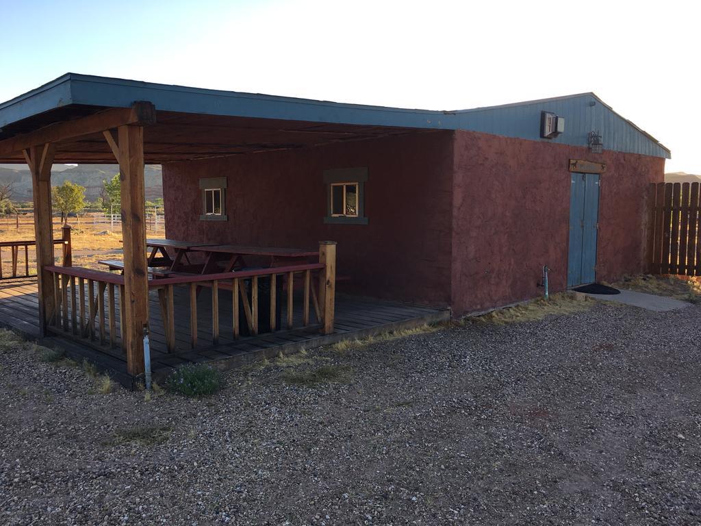 ホテルParia River Ranch ビッグ・ウォーター エクステリア 写真